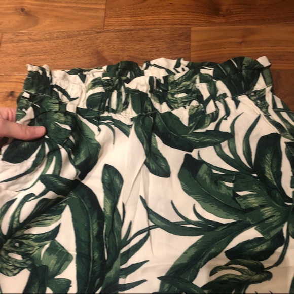 Palm print H&M paper bag waist pants - size 2 - Picture 3 of 3